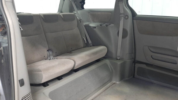 Used 2010 TOYOTA SIENNA LE - Image 2