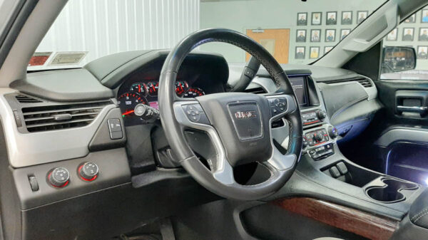 Used 2016 GMC YUKON XL - Image 3